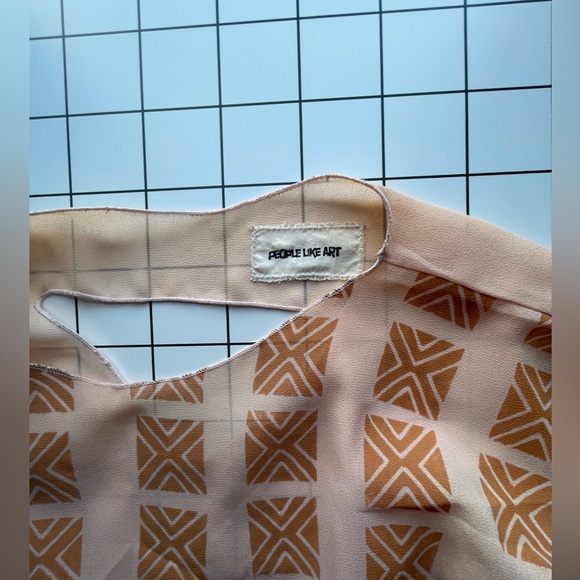 People Like Art cropped sheer blouse with back cut-out peach -small - Picture 2 of 5